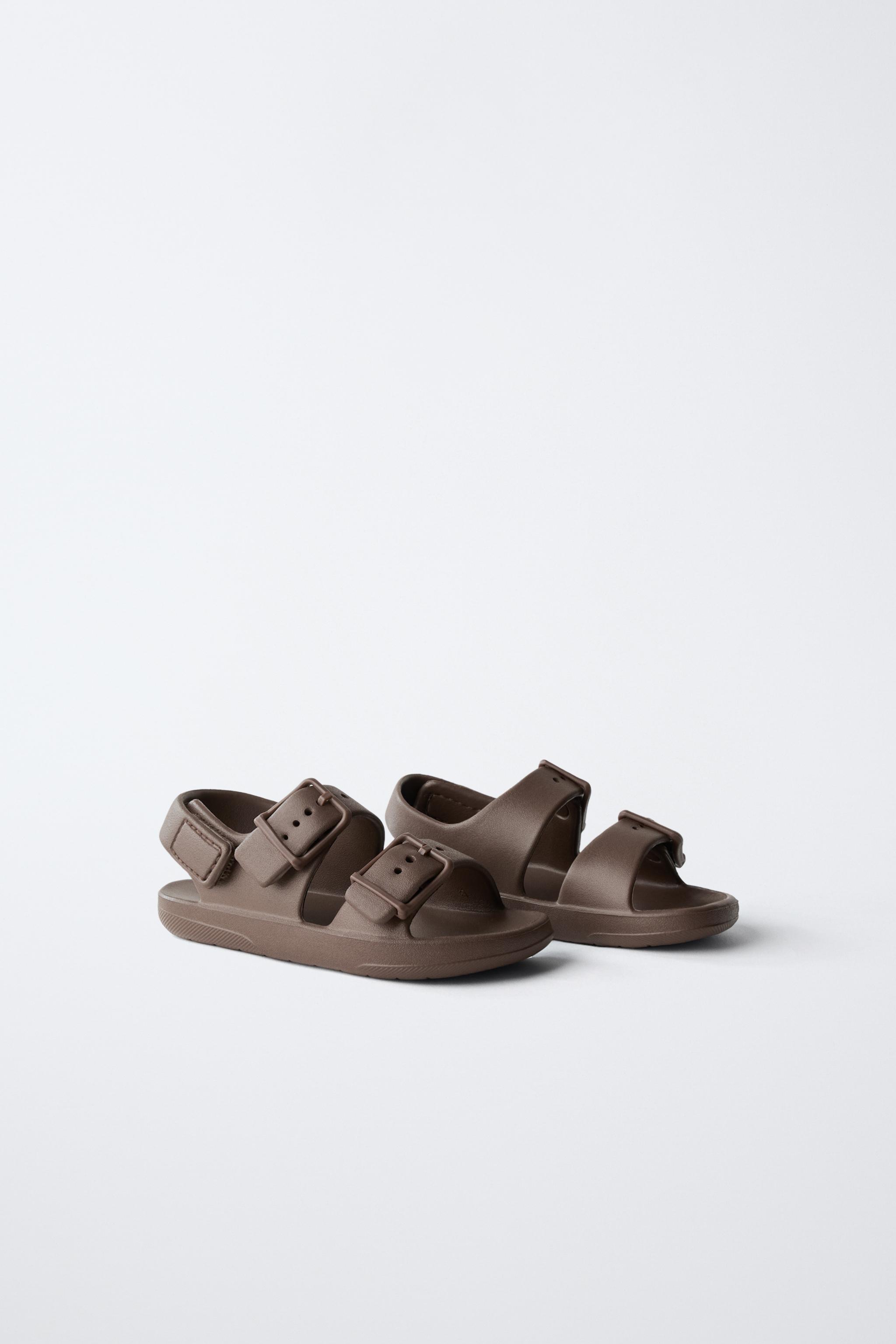 RUBBERIZED BUCKLED SANDALS