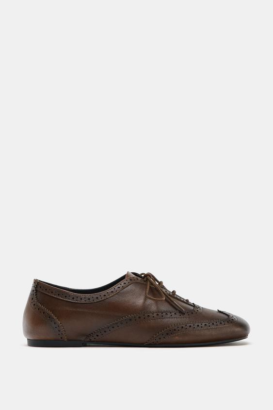 LOW HEEL LEATHER WINGTIPS