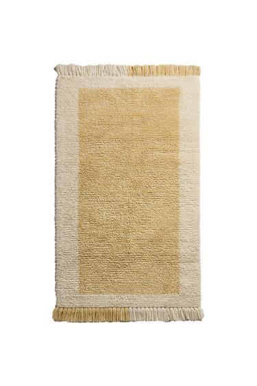 GULVTÆPPE I ULD - lys beig fra Zara