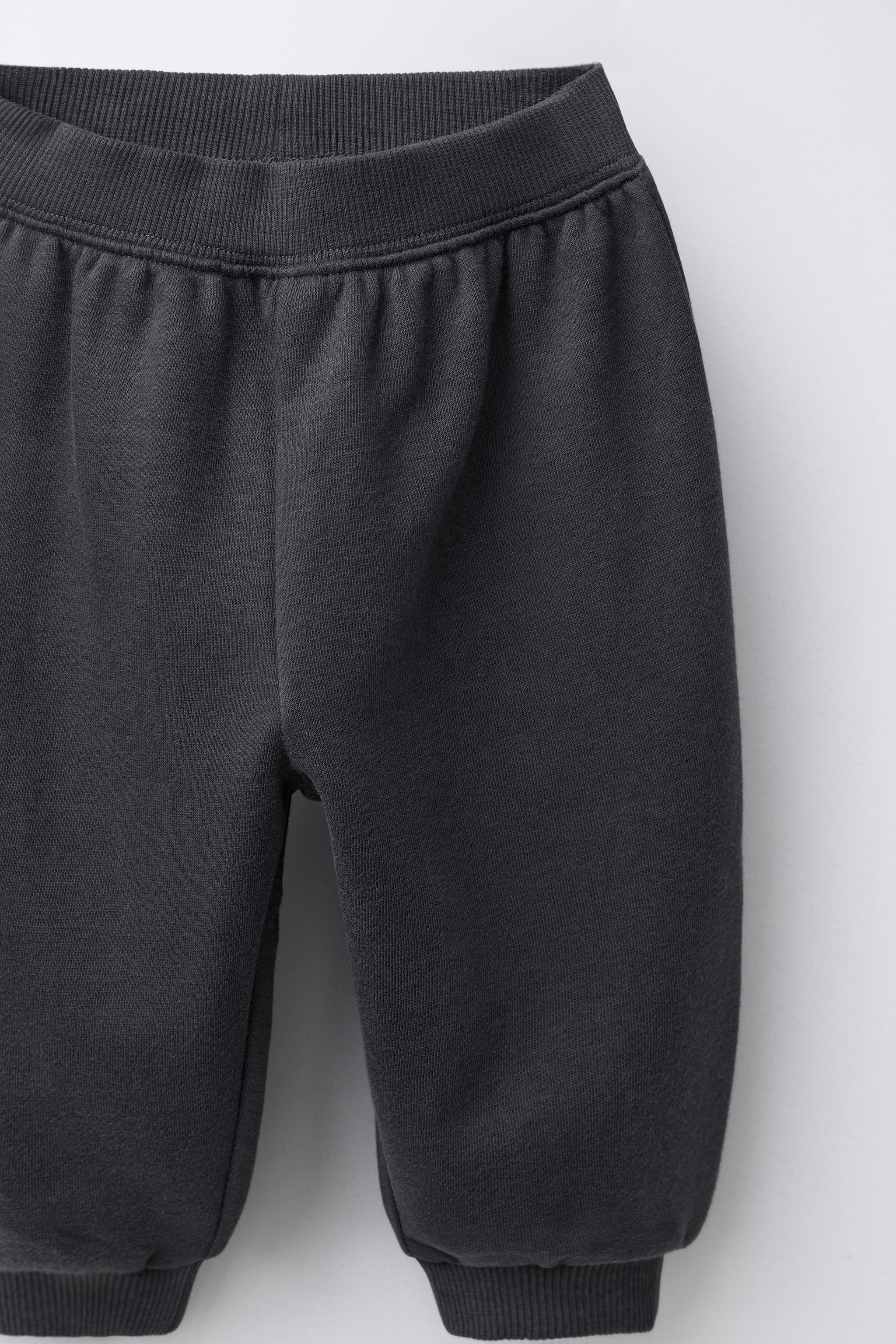 BASIC SWEATSHIRT AND JOGGER PANTS SET