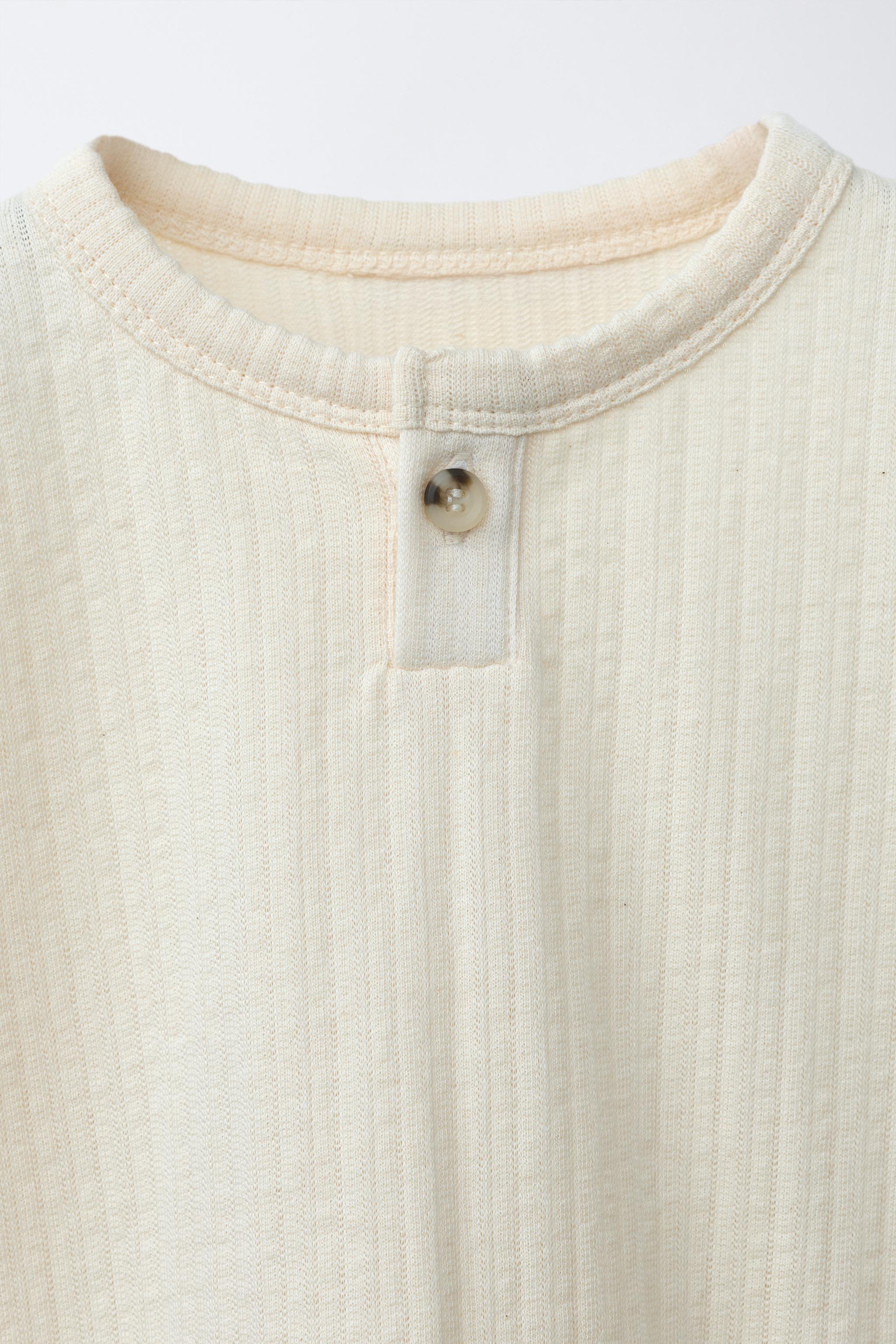 HENLEY NECK T-SHIRT
