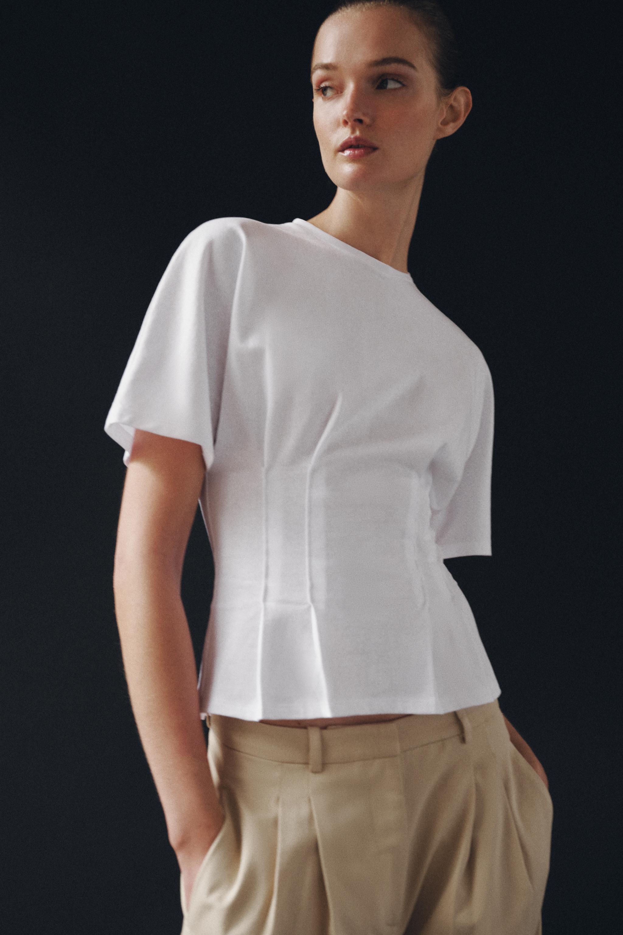 T-SHIRT AJUSTÉ À PINCES