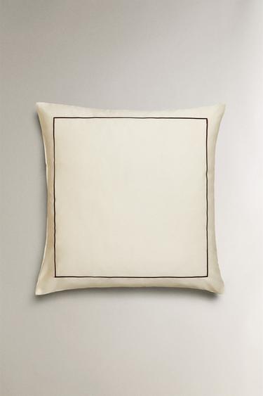 TAIE D’OREILLER SATIN FESTON - Bordeaux de Zara - Image 1