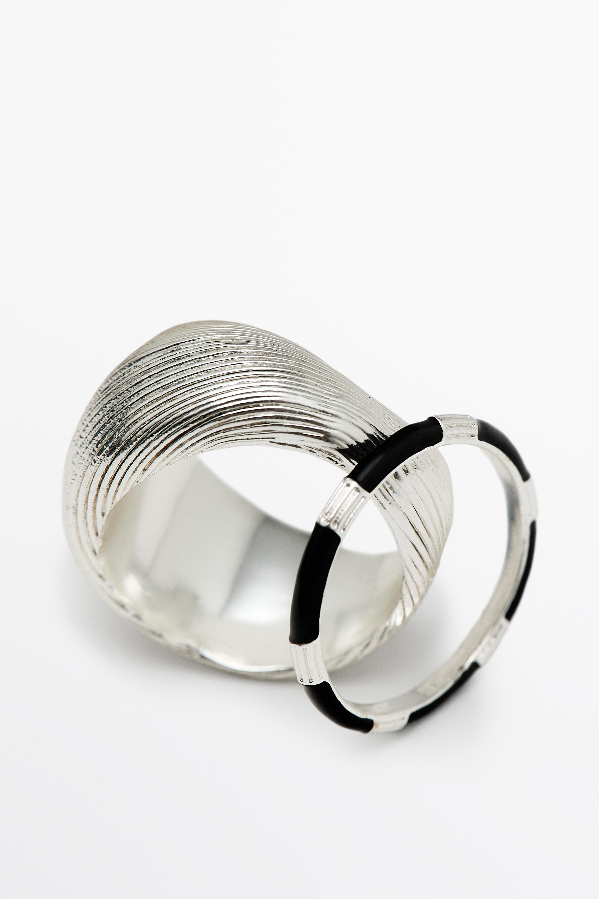 Pinstriped and enamel ring pack