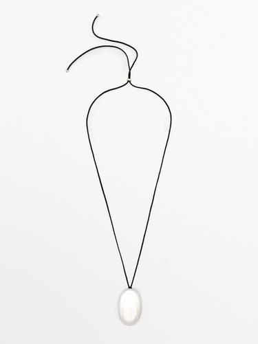 Collar pieza metálica cordón piel - Plata de Zara