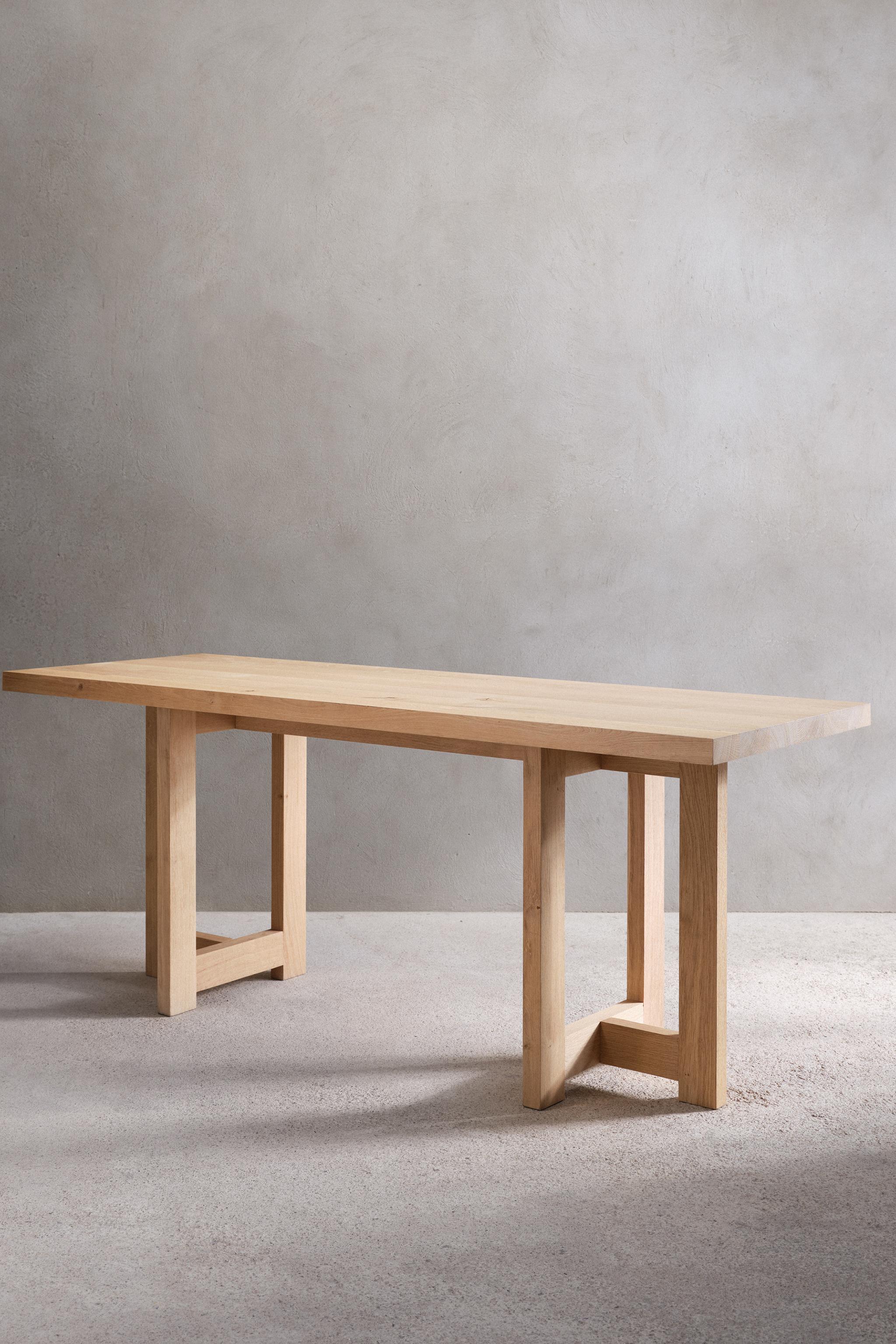 DESK 01