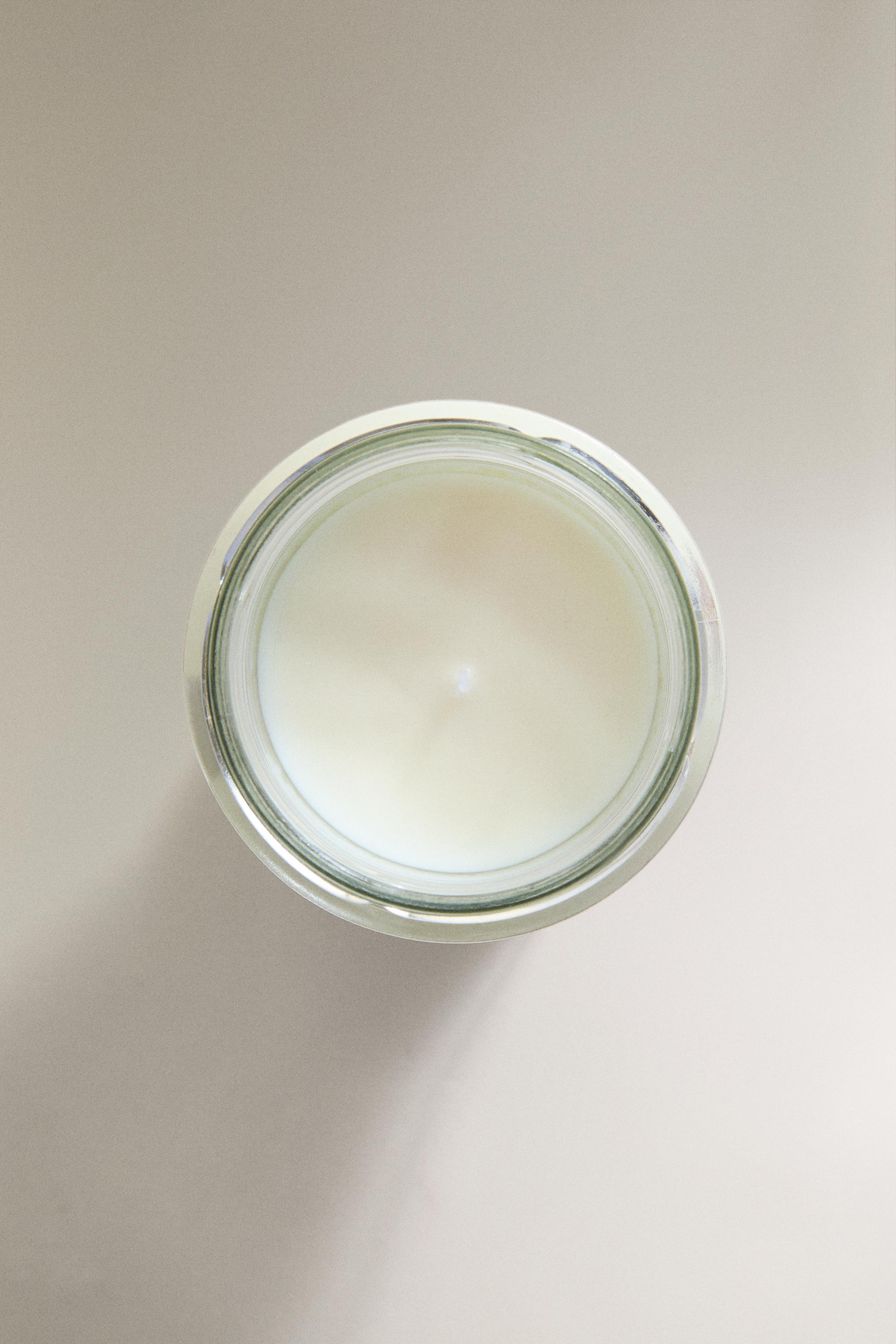 (130 G) VETIVER MANGO SCENTED CANDLE — Orange