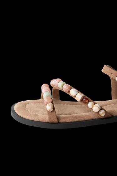 SANDALE MIT SCHMUCKPERLEN - Braun von Zara