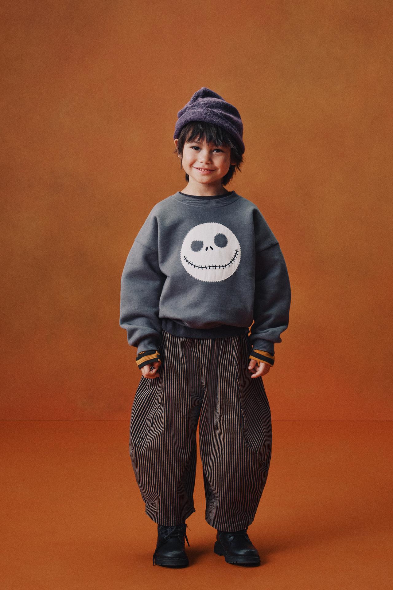 THE NIGHTMARE BEFORE CHRISTMAS © DISNEY EMBROIDERED SWEATSHIRT — Black