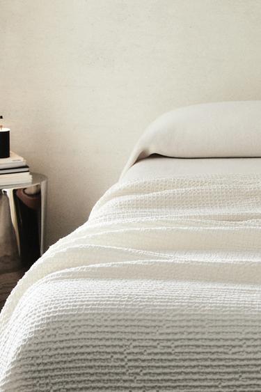 MINI WAFFLE-KNIT COTTON BEDSPREAD - Oyster-white by Zara