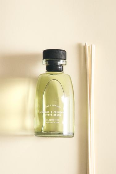 (100 مل) أعواد معطرة للجو BERGAMOT & CEDARWOOD - فستقي الخاص بـ Zara