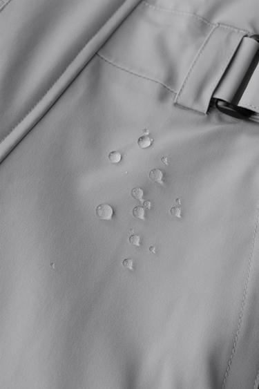 KOMBINEZON S KAPUCO, ODPOREN PROTI VETRU IN VODI S TEHNOLOGIJO RECCO® SYSTEM, SMUČARSKA KOLEKCIJA - Svetlo siva od Zare