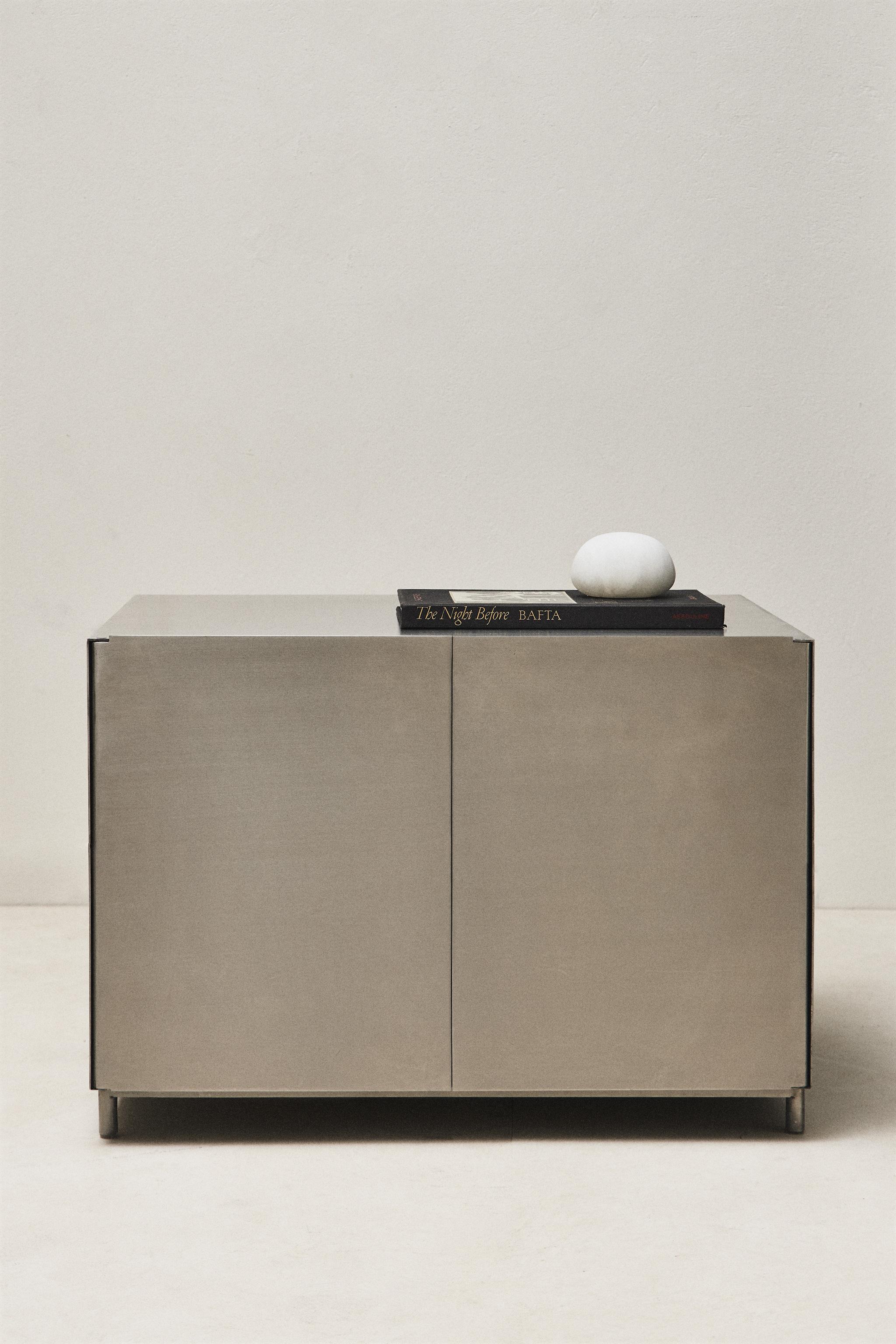 Zara STEEL BEDSIDE TABLE — фото 5