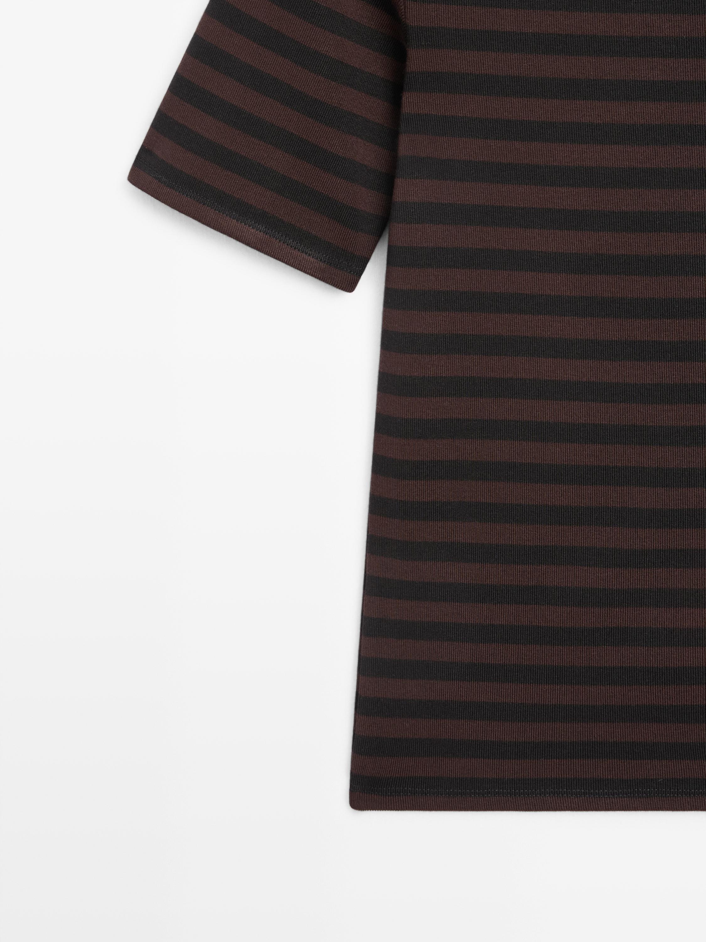 Striped short sleeve boat neck T-shirt
