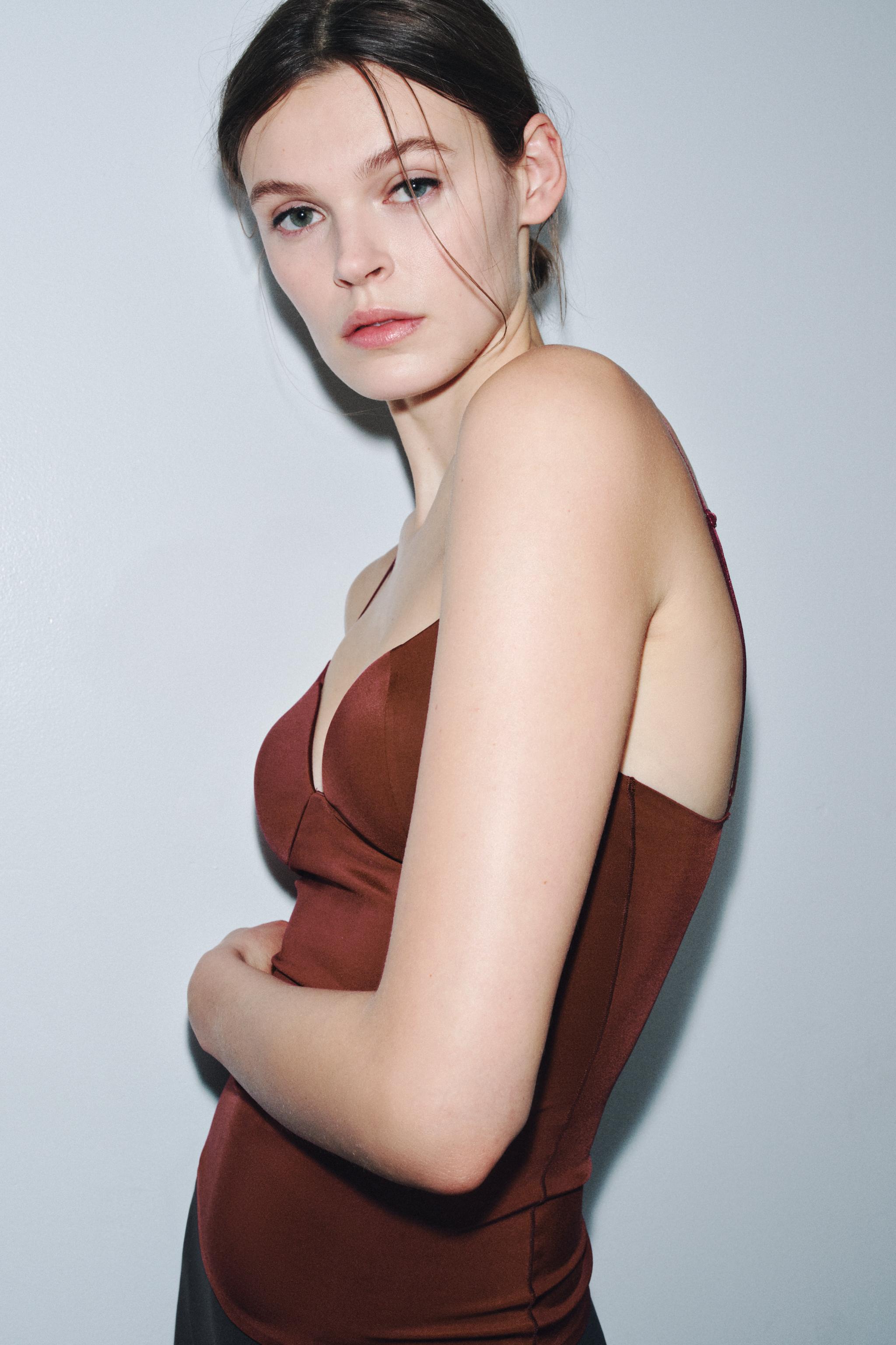 ZARA 新品　未使用　美品　15号〜17号　ベアトップ　ストレッチトップス ZARA 新品 未使用 美品 15号〜17号 ベアトップ ストレッチトップス