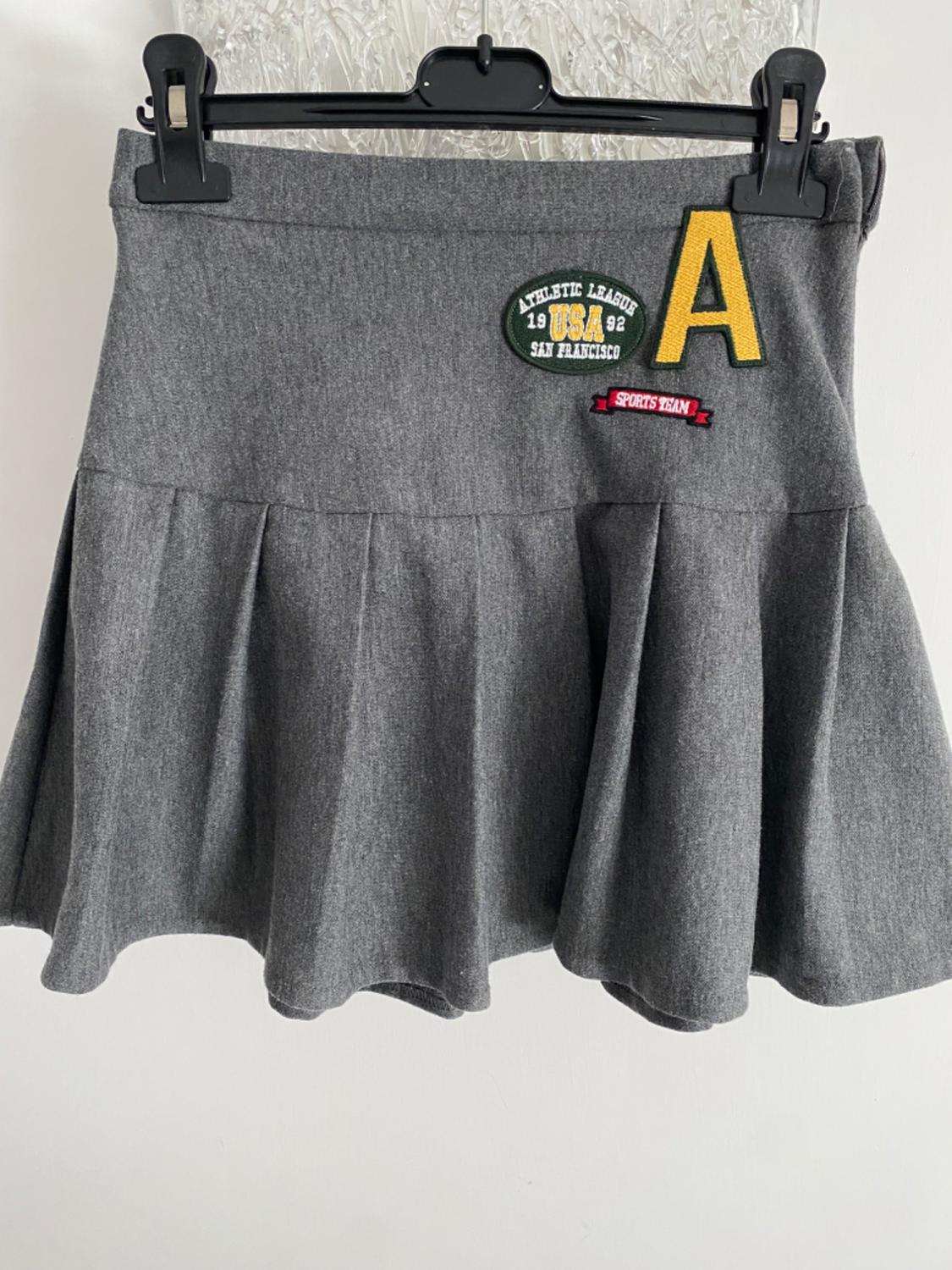 BOX PLEAT SKIRT WITH PATCH - Image 2