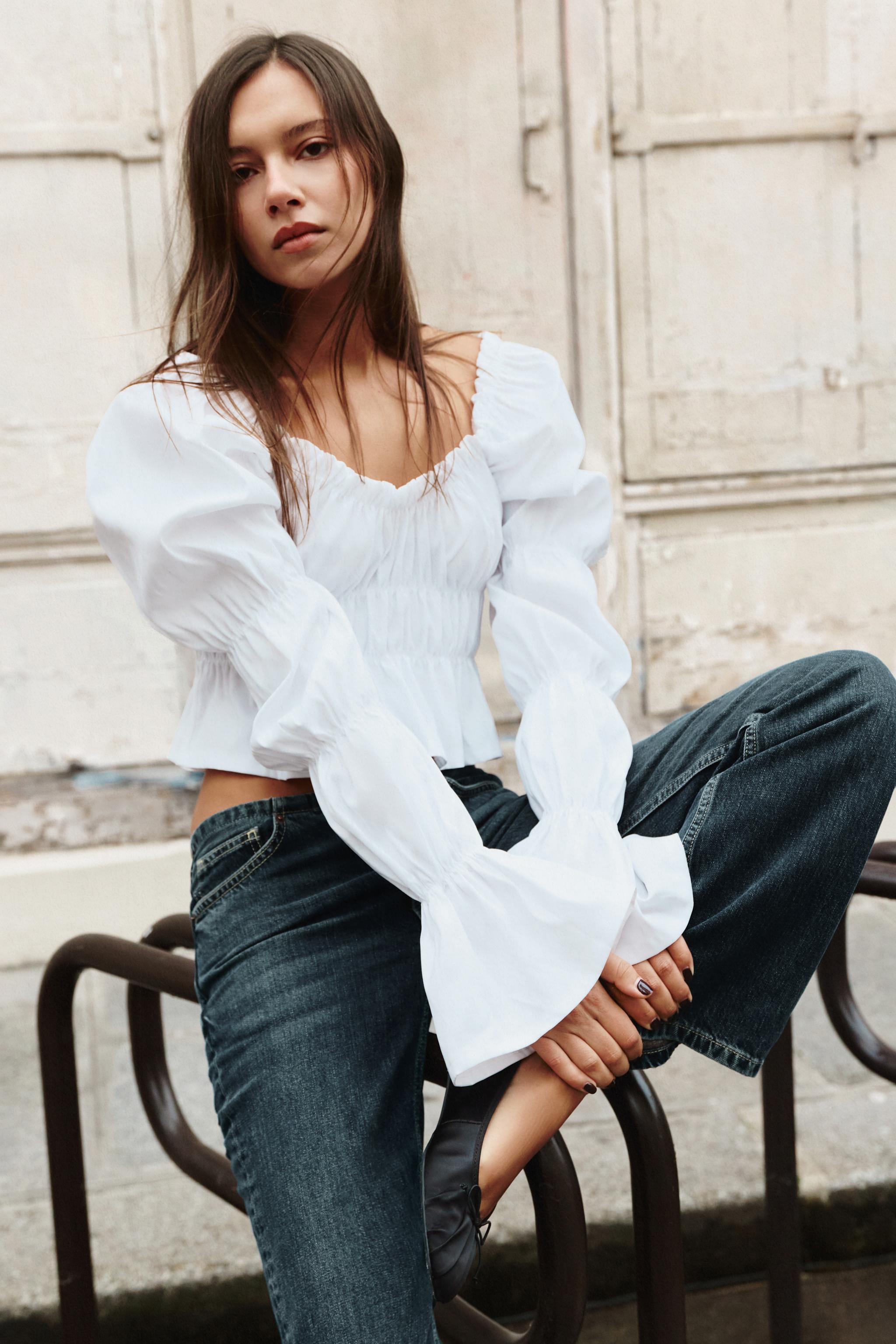 新品☆ZARA ザラ パフスリーブトップス ZARA - 【完売品】ZARA パフスリーブトップス Sサイズ 新品タグつき 白