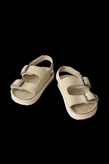 LEDERSANDALE MIT SCHNALLEN UND JUTE - Sandfarbe von Zara