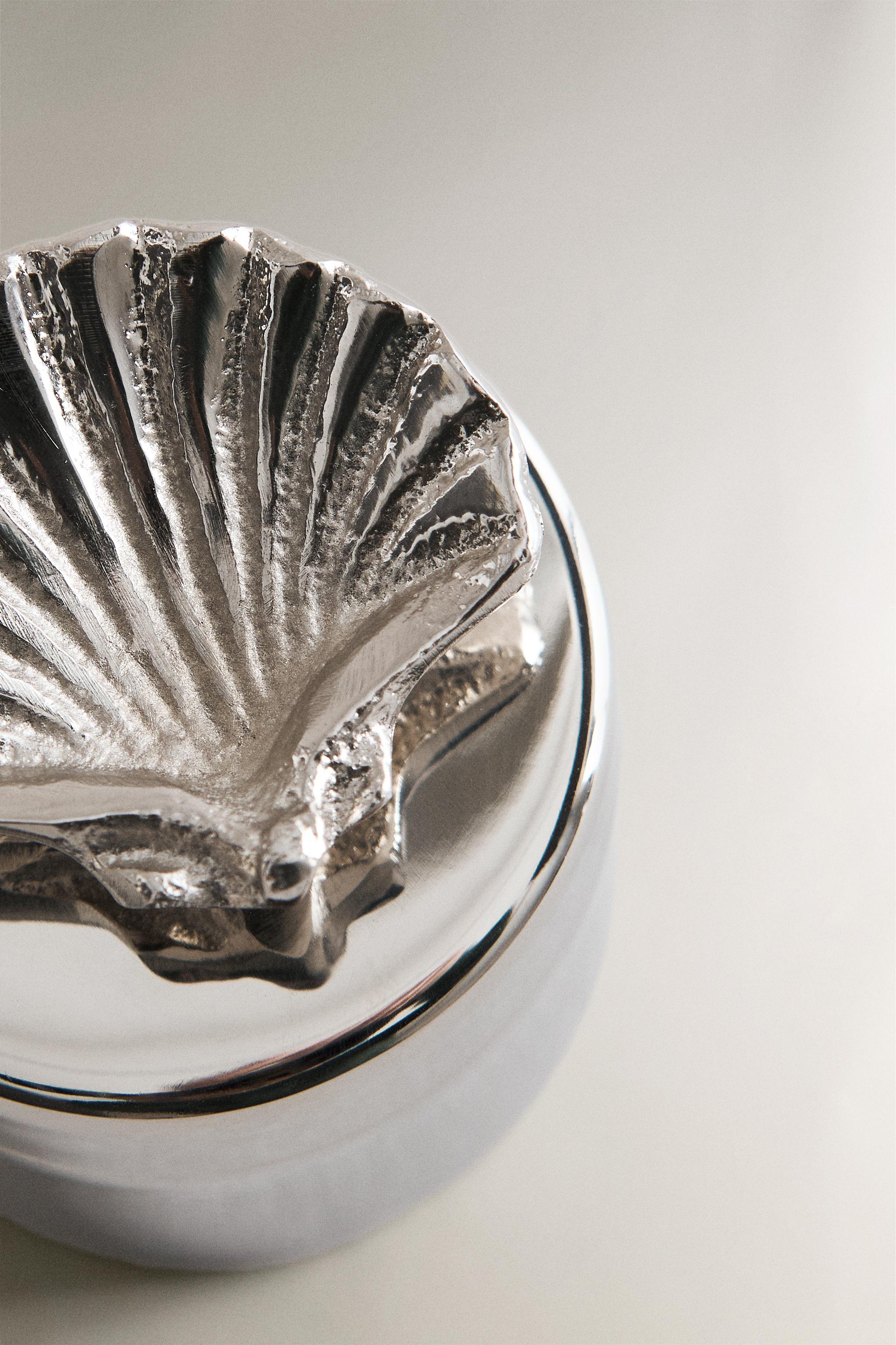 ROUND METAL BOX WITH A SHELL - Silver | ZARA United States
