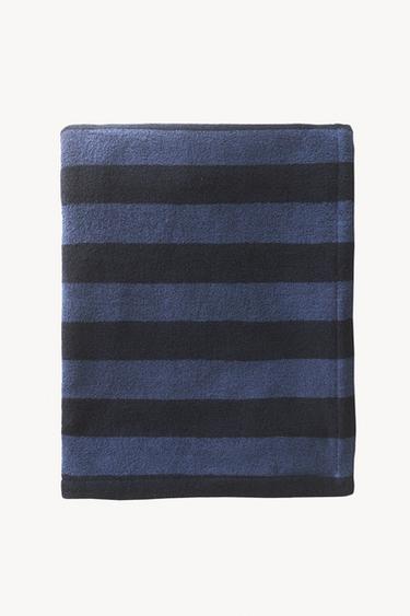 BEACH TOWEL WITH CONTRAST STRIPES - Blues by Zara