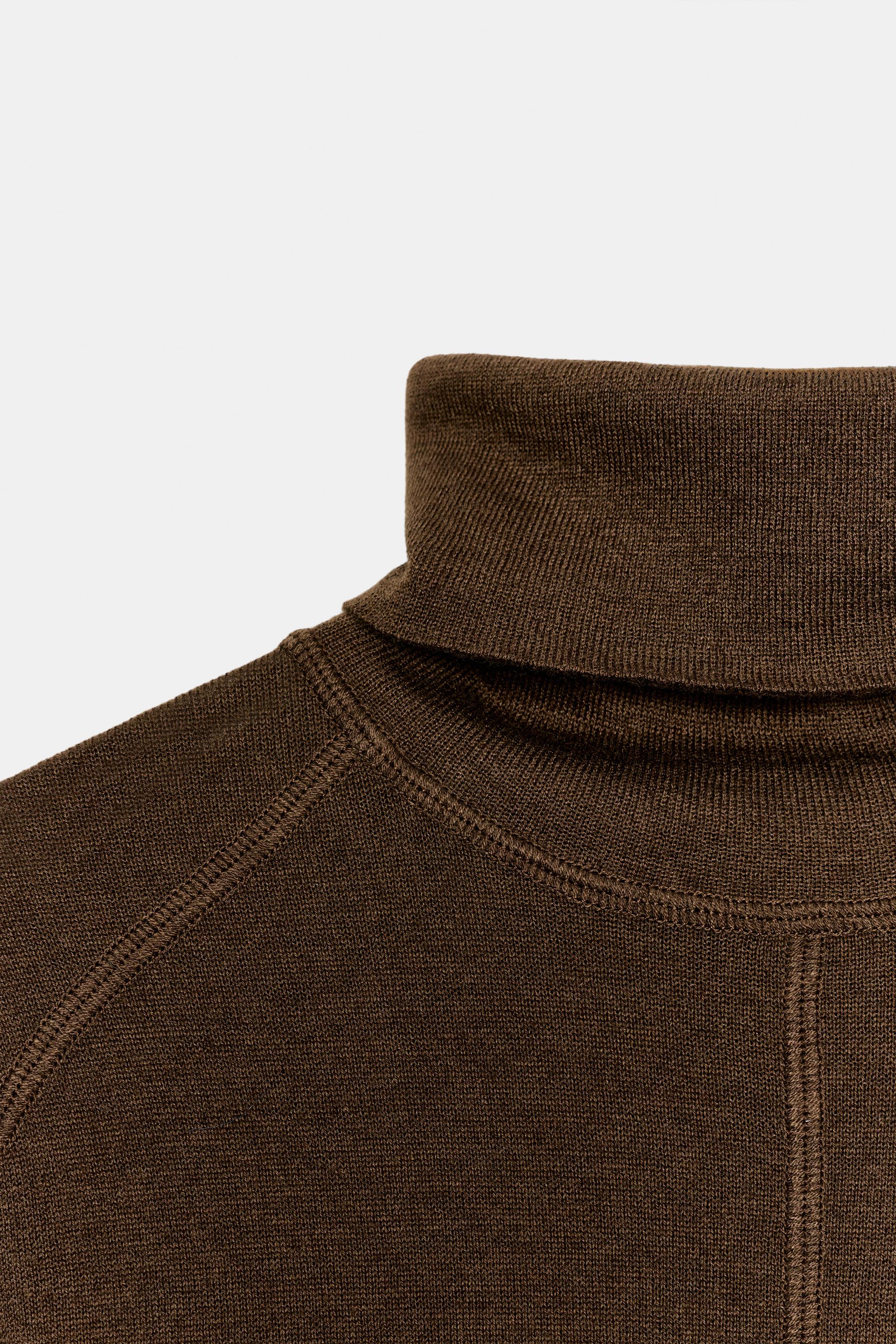 PULL EN MAILLE À COL MONTANT AVEC LAINE