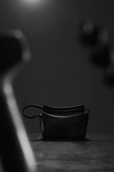 Zaras MINI SKINNVÄSKA LIMITED EDITION - Grå