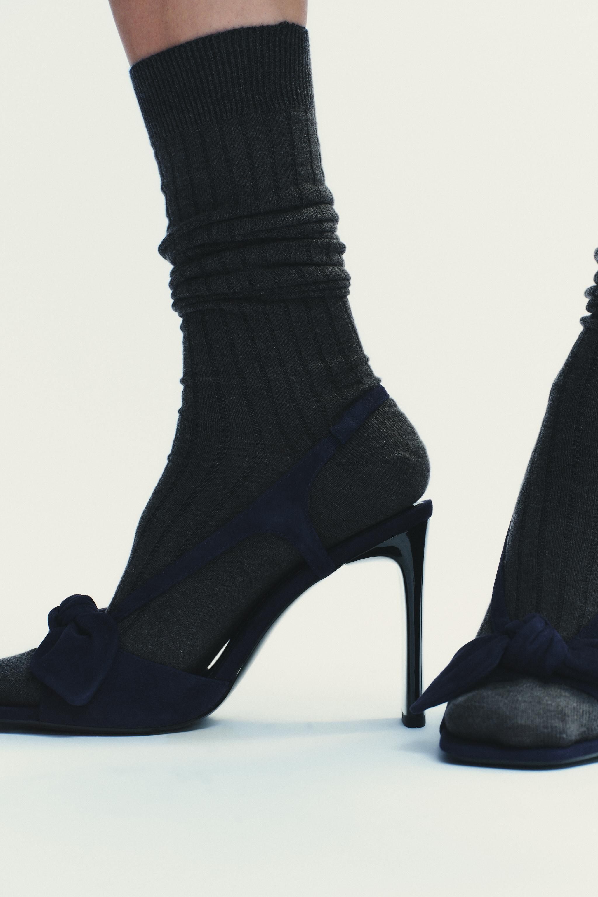 SUEDE BOW HEELED SANDALS