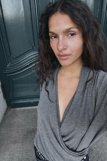 BODY SOUPLE CACHE-CŒUR - Gris chiné de Zara - Image 1