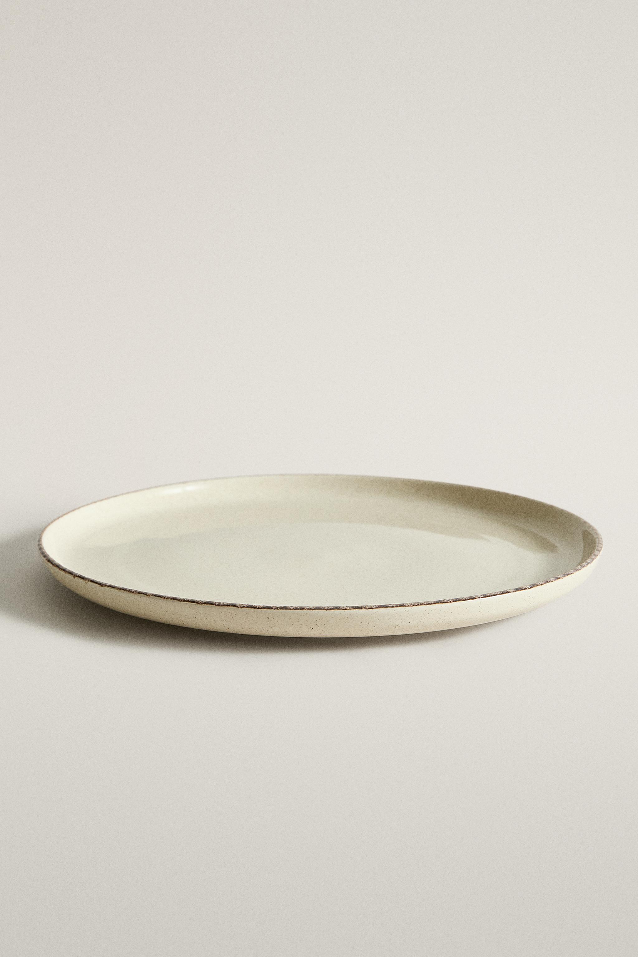 STONEWARE DINNER PLATE WITH AGED RIM