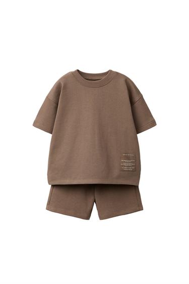CONJUNTO JOGGING CAMISETA Y BERMUDA ETIQUETA - Marrón de Zara