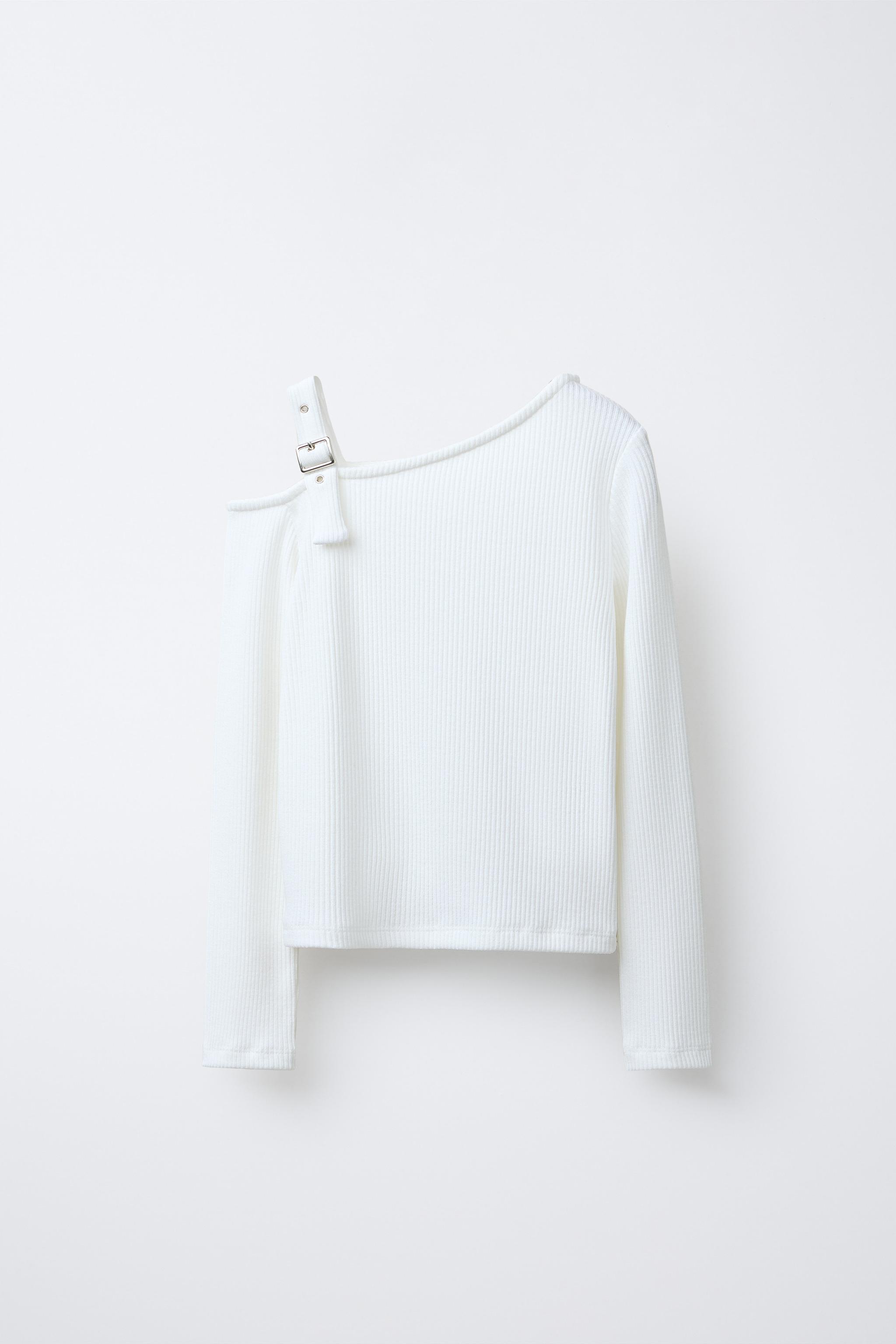 RIBBED BUCKLE T-SHIRT