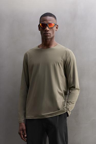 PERFORIERTES FUNKTIONS-T-SHIRT - grau-beige von Zara