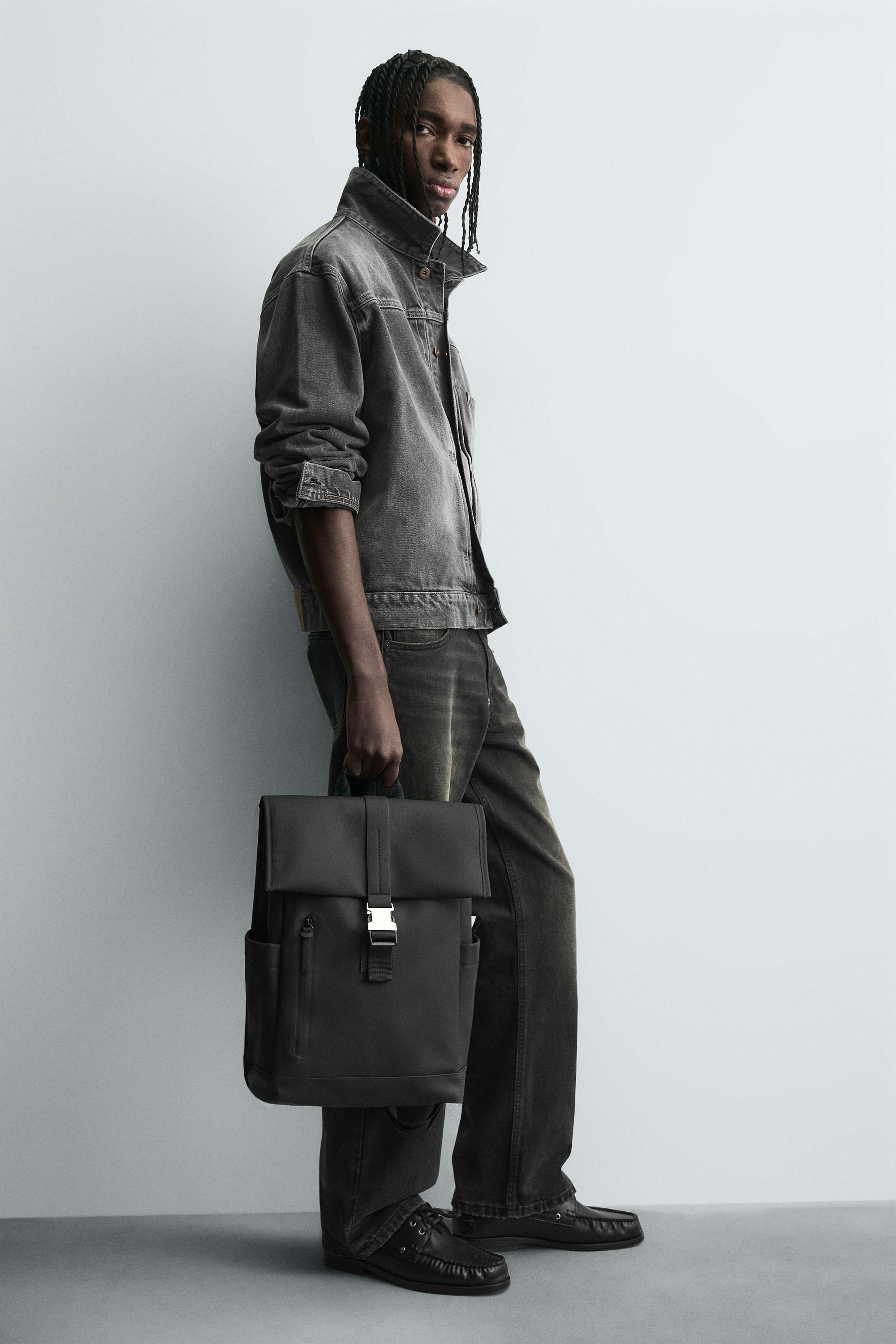 ラバーフィニッシュ フラップバックパック - ブラック | ZARA Japan / 日本