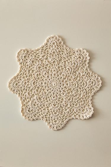 CROCHET PLACEMAT - Light beige by Zara