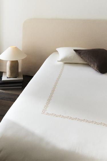 SATEEN DUVET COVER WITH FLORAL BORDER - كافا الخاص بـ Zara - صورة 0