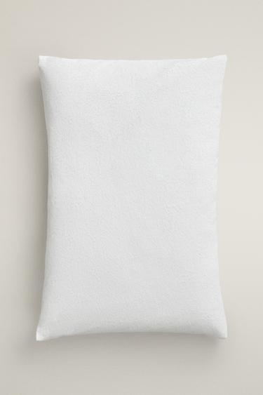 WATERPROOF COTTON TERRY PILLOW PROTECTOR - White by Zara