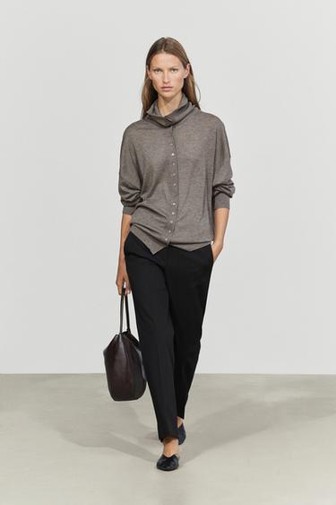 Cardigan à col roulé et boutons - Gris de Zara