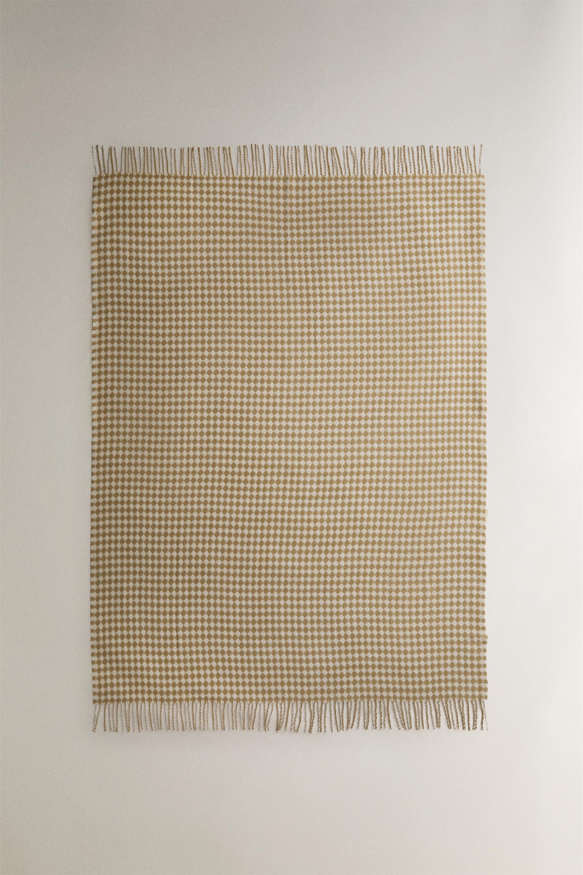 DIAMOND BLANKET