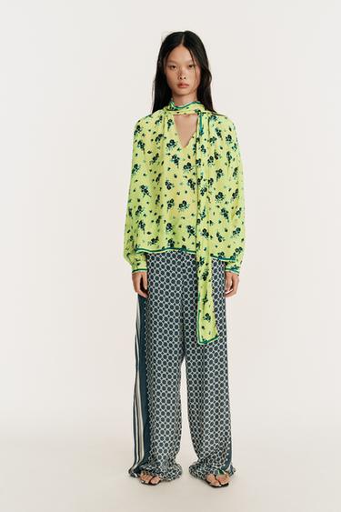 PANTALONS FLUIDS AMB BANDES LATERALS LIMITED EDITION - Estampat de Zara