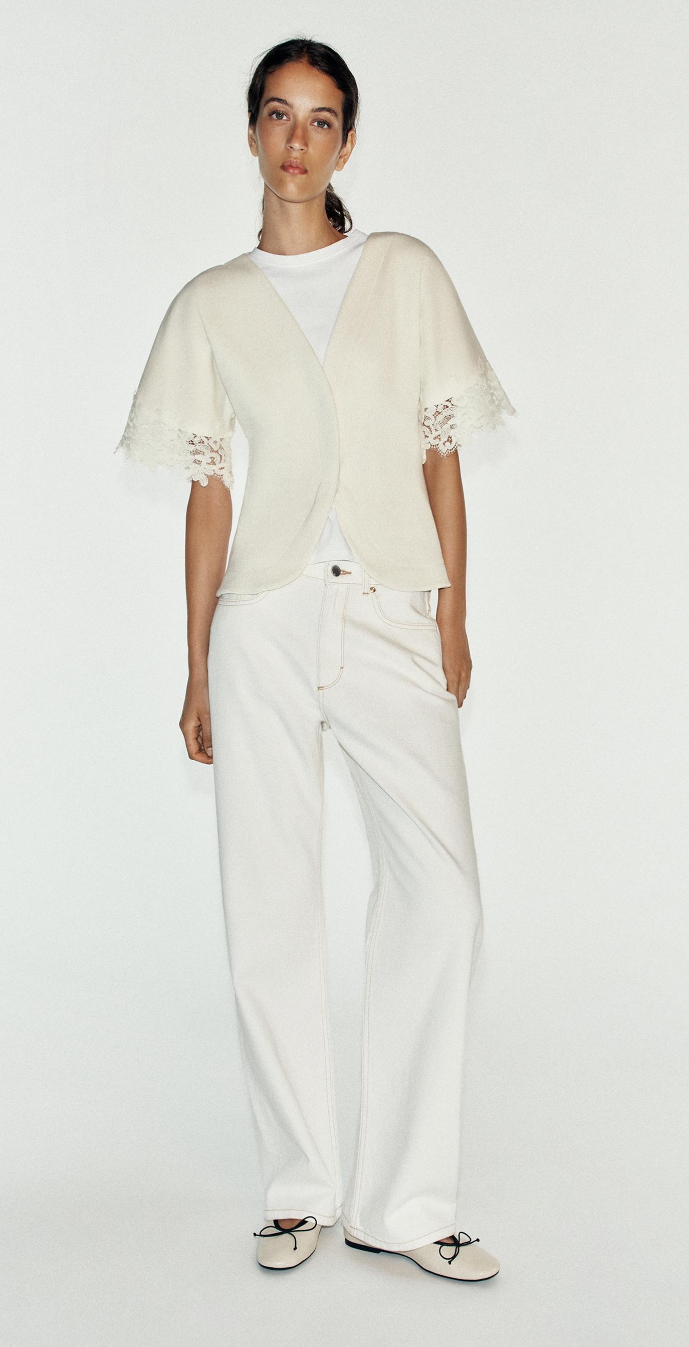 SOFT LACE TOP — Ecru