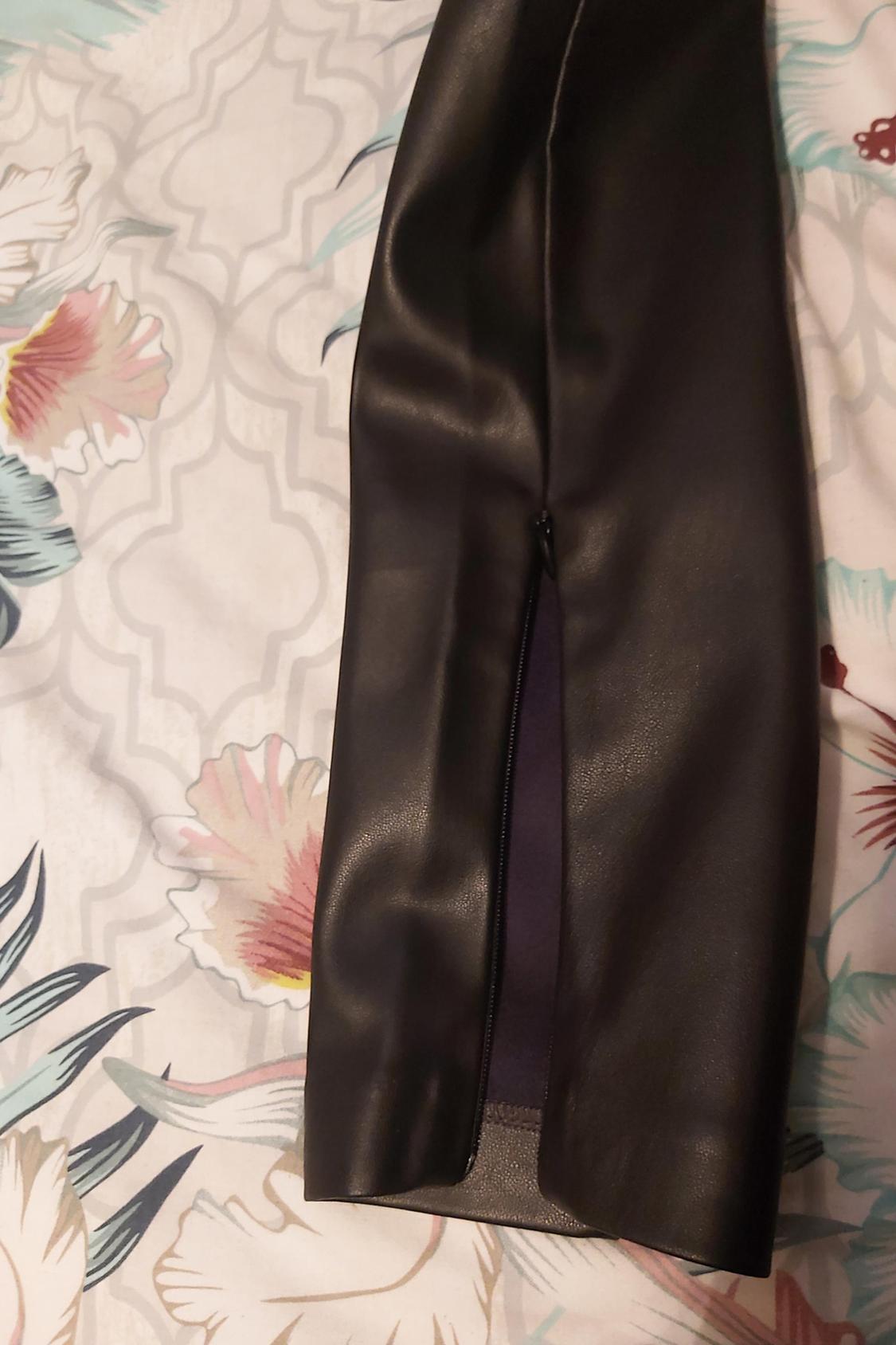 FAUX LEATHER LEGGINGS WITH ZIP AT THE HEAM - Image 5