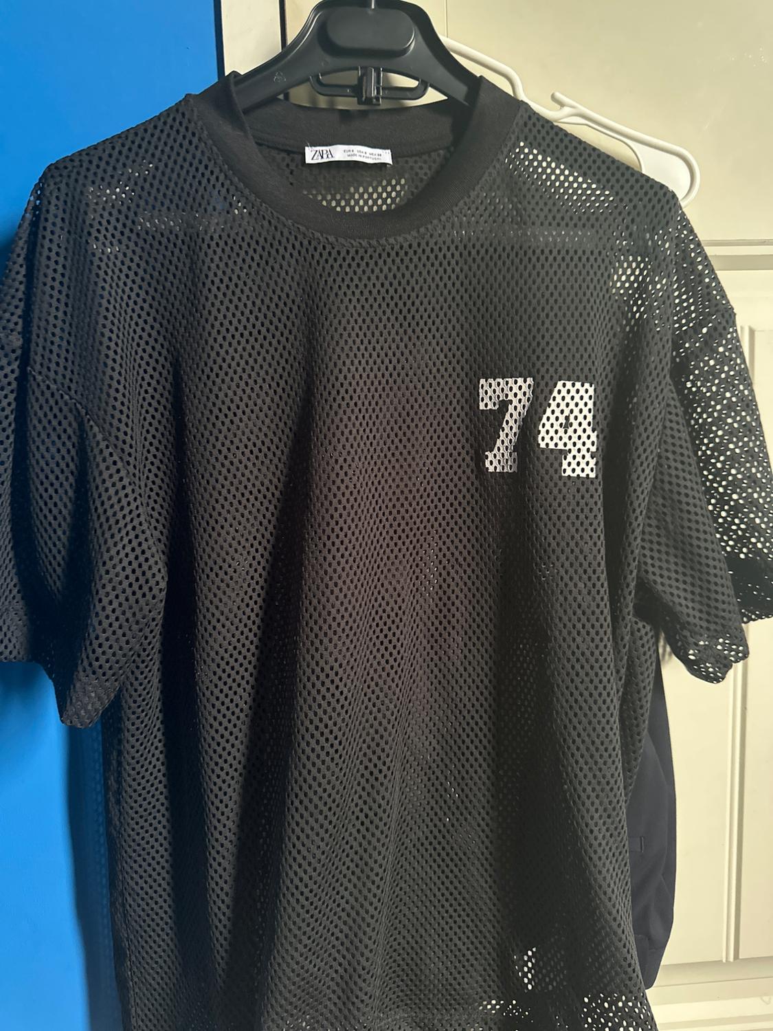 TEXTURED MESH TEXT T-SHIRT