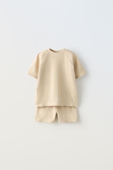 ФУТБОЛКА И ШОРТЫ JOGGING ИЗ РИФЛЕНОГО ТРИКОТАЖА — ЭКРЮ от Zara — изображение 0