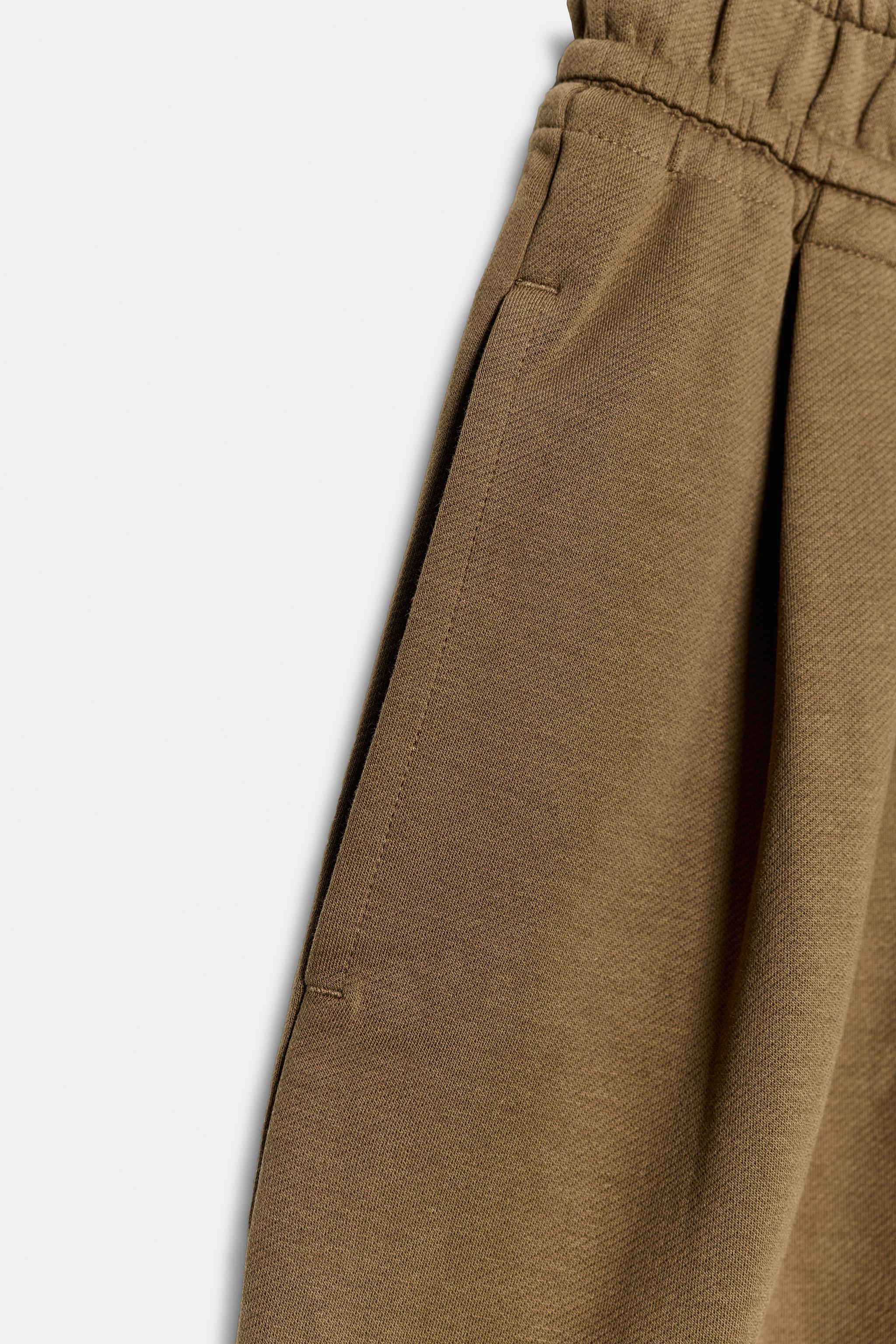 PLEATED BERMUDA SHORTS