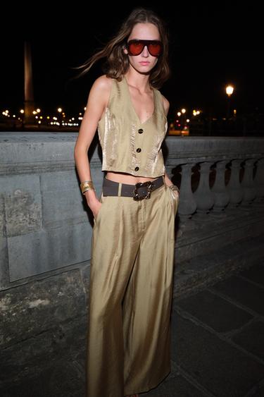 PANTALONI LARGHI SATINATI CON CINTURA - cammello di Zara