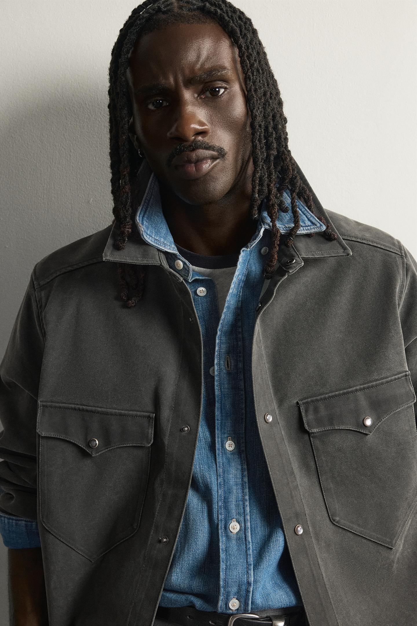 Мужская рубашка Zara Washed Faux Suede Overshirt, цвет: Серый — фото 6
