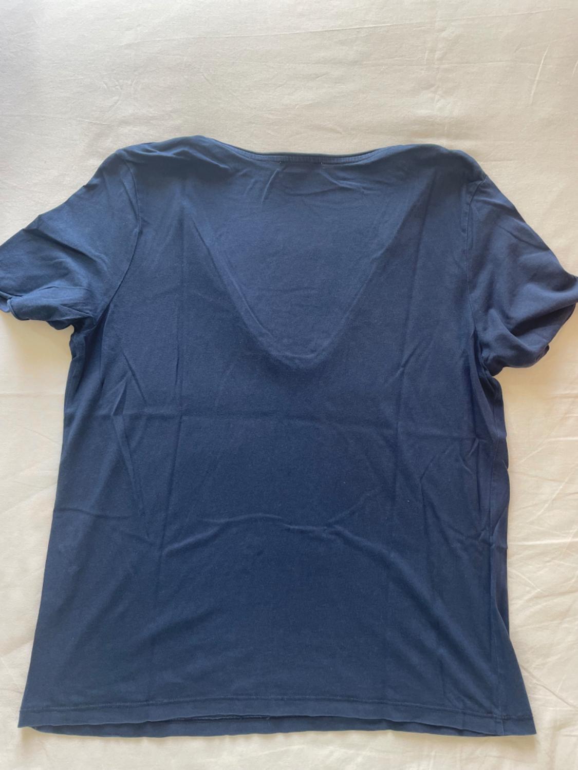 V-NECK FADED T-SHIRT - Image 3