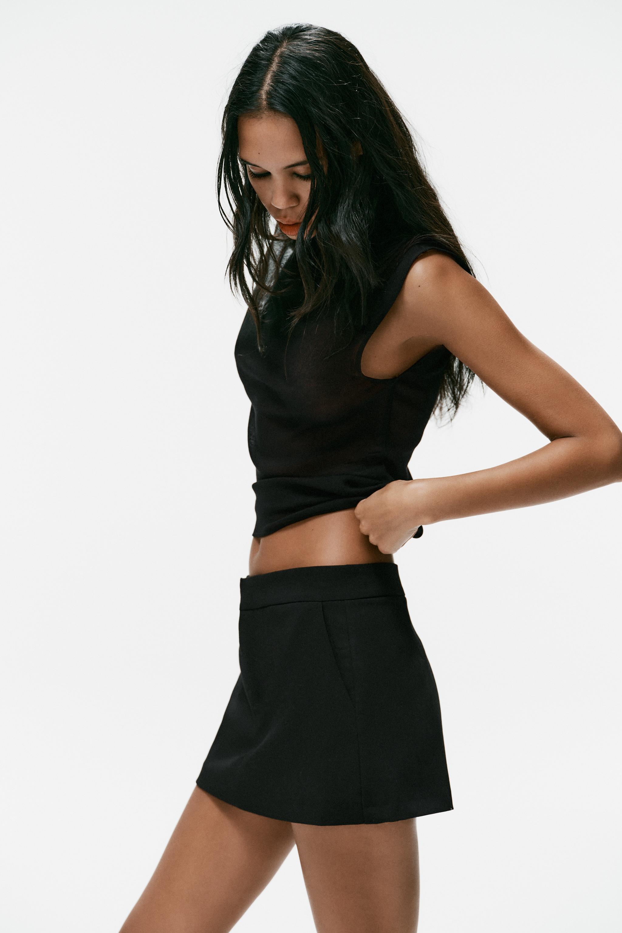 HIGH NECK TOP