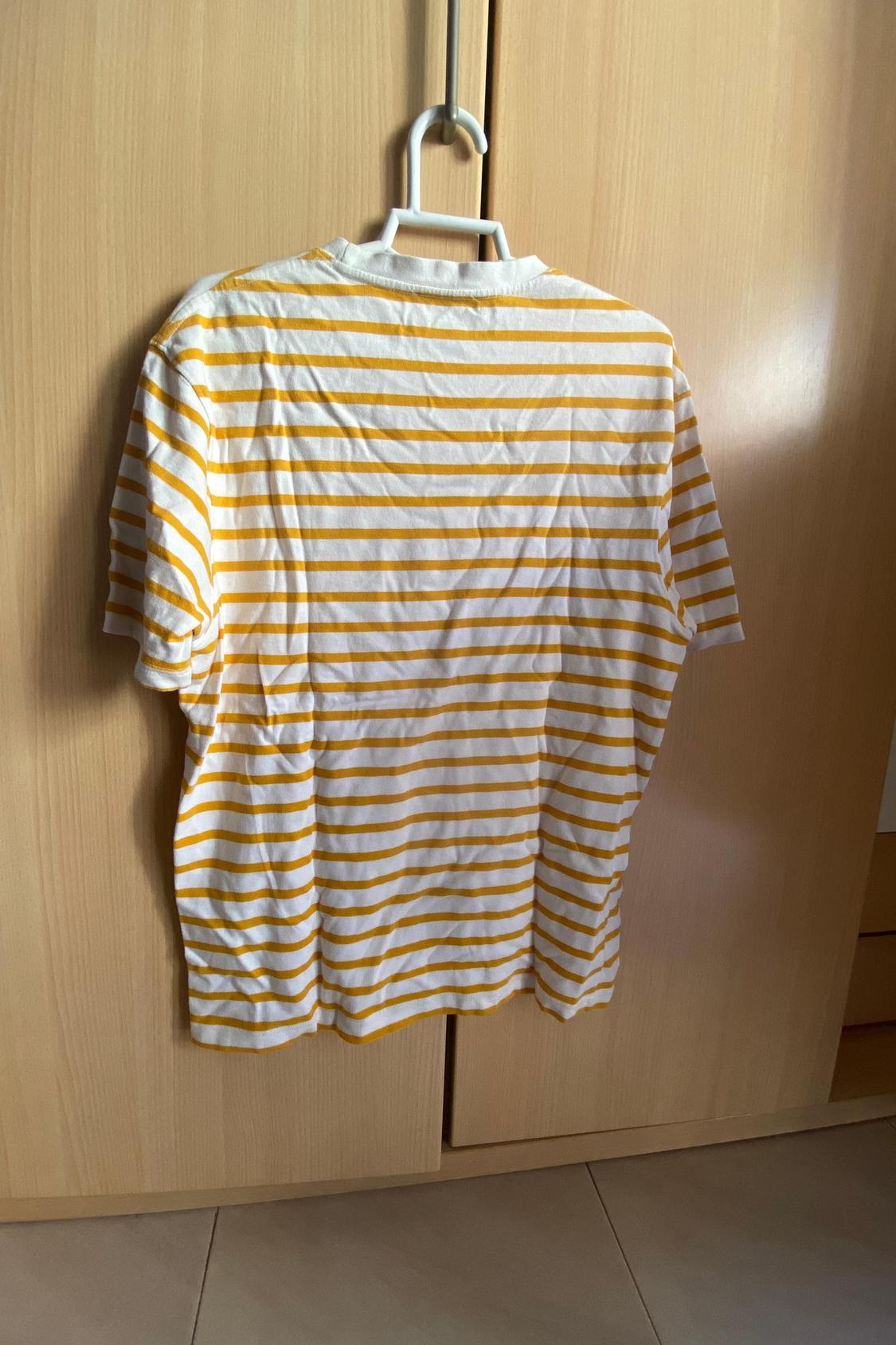 CAMISETA BLANCA CON RAYAS AMARILLAS - Image 3