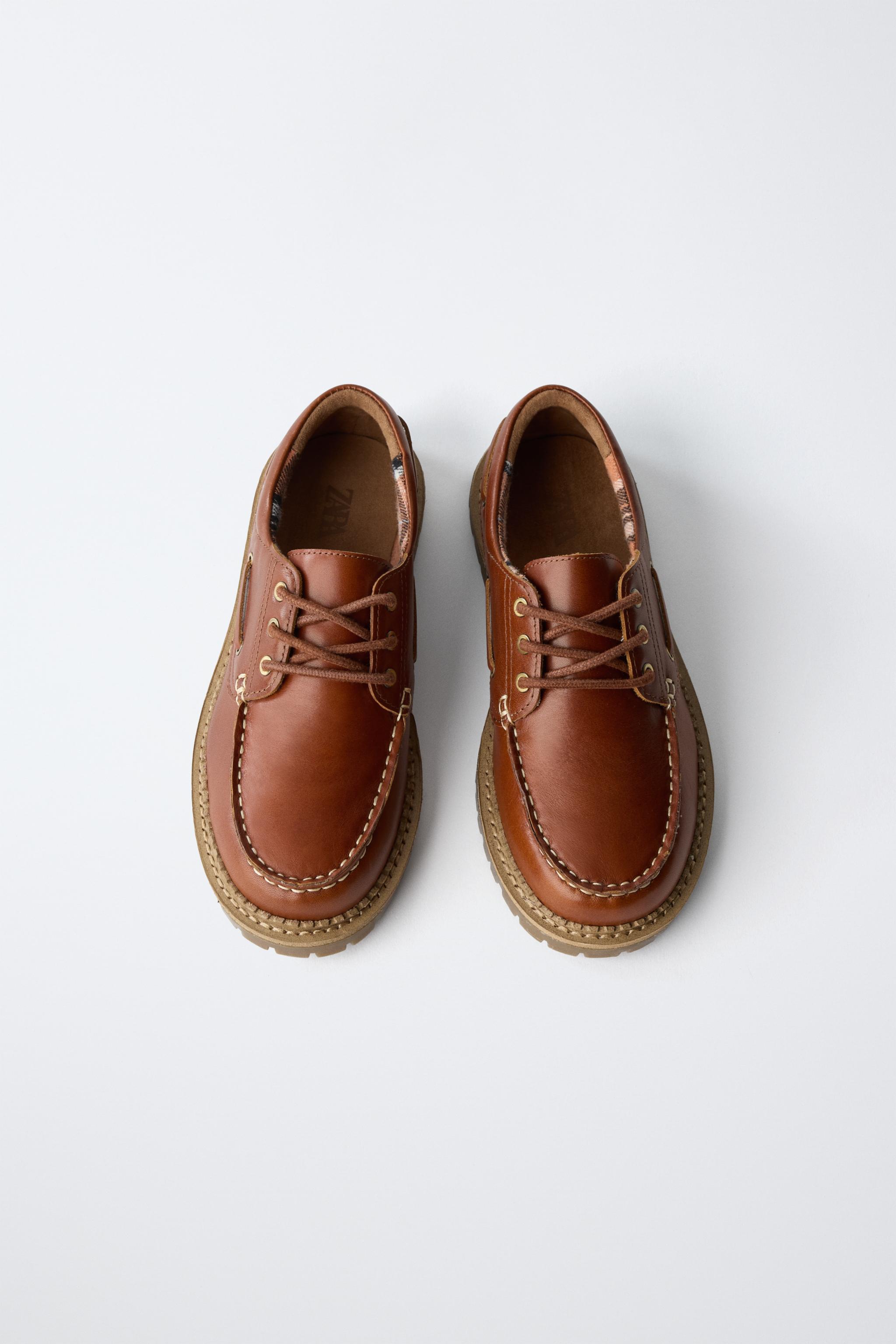 LEATHER BOAT SHOES — Brown